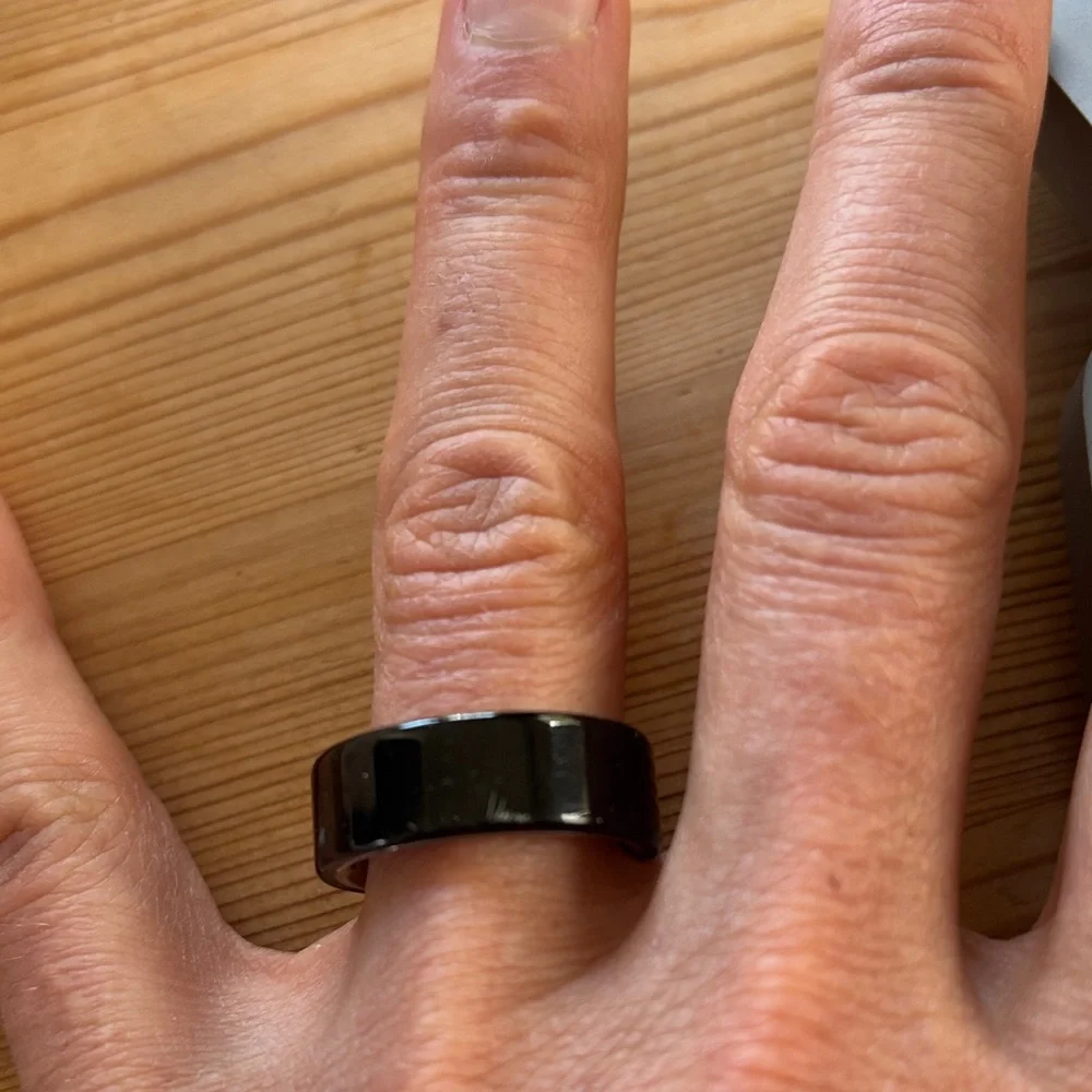 Oura Ring (Oura) Black Smart Ring - Size 8 with Two Chargers (Boxed)